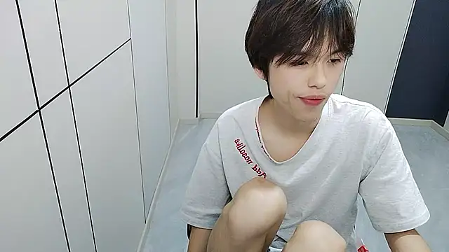 Snapshot of xiaottt1918 chatting on August 9, 6:57 pm xiaottt1918 online show from August 9, 6:57 pm