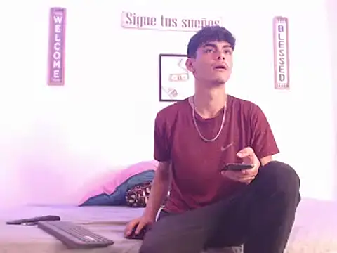 Snapshot of harrytomson_1 chatting on December 27, 5:42 am harrytomson 1 online show from December 27, 5:42 am