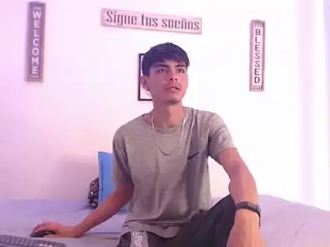 Snapshot of harrytomson_1 chatting on December 27, 7:14 pm harrytomson 1 online show from December 27, 7:14 pm