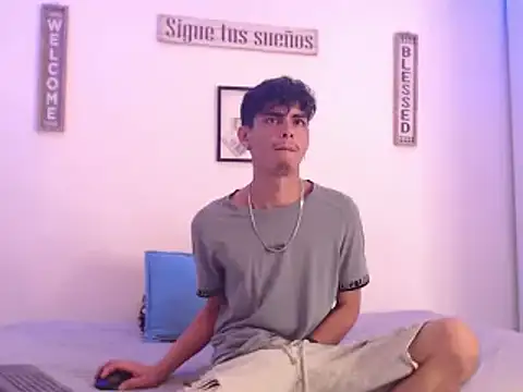 Snapshot of harrytomson_1 chatting on December 29, 6:35 am harrytomson 1 online show from December 29, 6:35 am