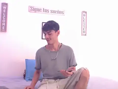 Snapshot of harrytomson_1 chatting on December 29, 7:00 pm harrytomson 1 online show from December 29, 7:00 pm