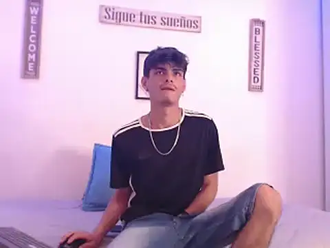 Snapshot of harrytomson_1 chatting on December 30, 8:54 am harrytomson 1 online show from December 30, 8:54 am