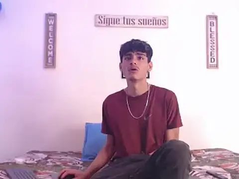 Snapshot of harrytomson_1 chatting on January 11, 7:59 pm harrytomson 1 online show from January 11, 7:59 pm