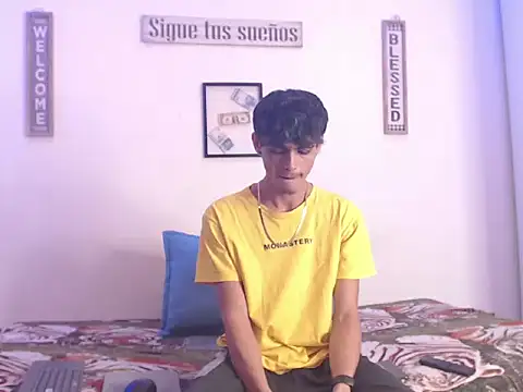 Snapshot of harrytomson_1 chatting on January 27, 4:30 am harrytomson 1 online show from January 27, 4:30 am