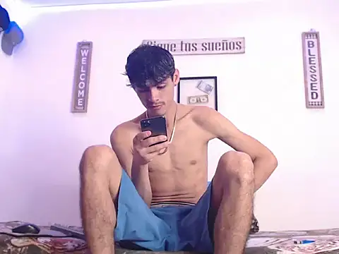 Snapshot of harrytomson_1 chatting on January 28, 1:08 am harrytomson 1 online show from January 28, 1:08 am