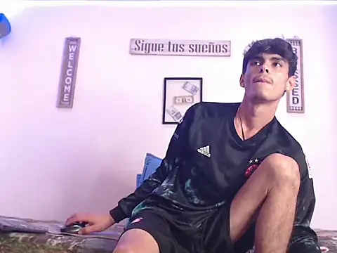 Snapshot of harrytomson_1 chatting on January 30, 8:22 am harrytomson 1 online show from January 30, 8:22 am