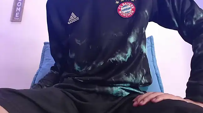 Snapshot of harrytomson_1 chatting on February 13, 9:41 am harrytomson 1 online show from February 13, 9:41 am