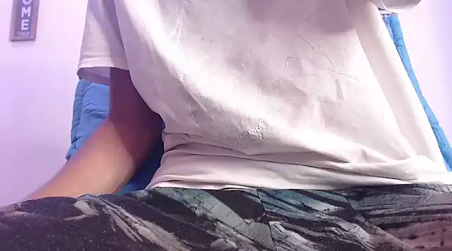 Snapshot of harrytomson_1 chatting on February 15, 8:22 am harrytomson 1 online show from February 15, 8:22 am