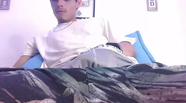 Snapshot of harrytomson_1 chatting on February 18, 2:27 pm harrytomson 1 online show from February 18, 2:27 pm