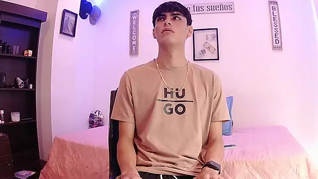 Snapshot of harrytomson_1 chatting on September 11, 6:08 pm harrytomson 1 online show from September 11, 6:08 pm