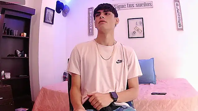 Snapshot of harrytomson_1 chatting on September 13, 3:34 pm harrytomson 1 online show from September 13, 3:34 pm