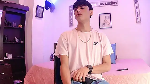 Snapshot of harrytomson_1 chatting on September 14, 8:24 am harrytomson 1 online show from September 14, 8:24 am