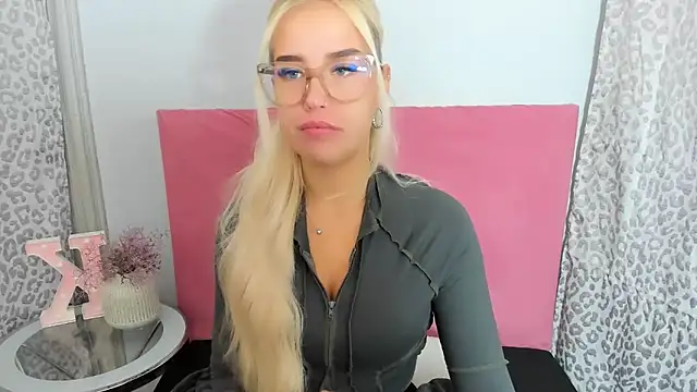 KristyHoney online show from November 10, 8:24 am