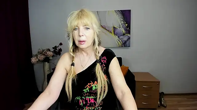 Snapshot of Anna_Diax chatting on May 19, 5:36 am Anna Diax online show from May 19, 5:36 am