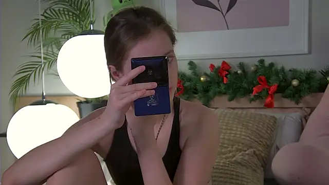 Snapshot of AshleyDouglas chatting on December 16, 4:45 am AshleyDouglas online show from December 16, 4:45 am