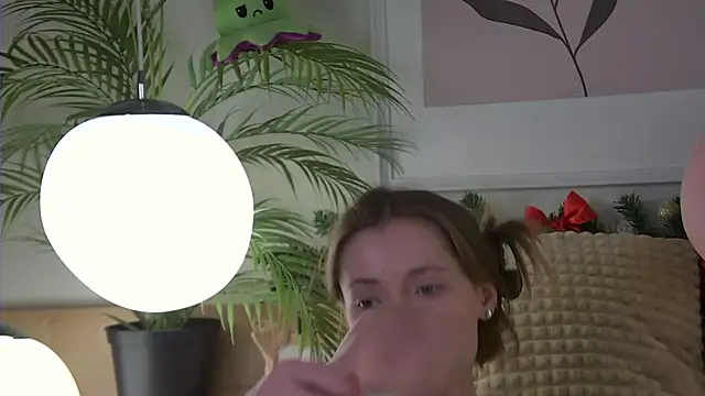 Snapshot of AshleyDouglas chatting on December 16, 1:43 pm AshleyDouglas online show from December 16, 1:43 pm