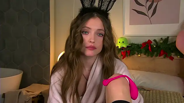 Snapshot of AshleyDouglas chatting on December 30, 11:15 am AshleyDouglas online show from December 30, 11:15 am