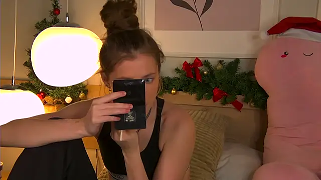Snapshot of AshleyDouglas chatting on January 3, 7:27 am AshleyDouglas online show from January 3, 7:27 am