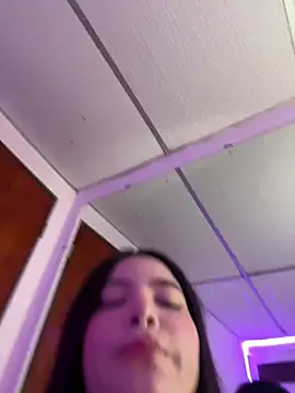 Snapshot of annaharper- chatting on February 12, 3:23 am annaharper- online show from February 12, 3:23 am