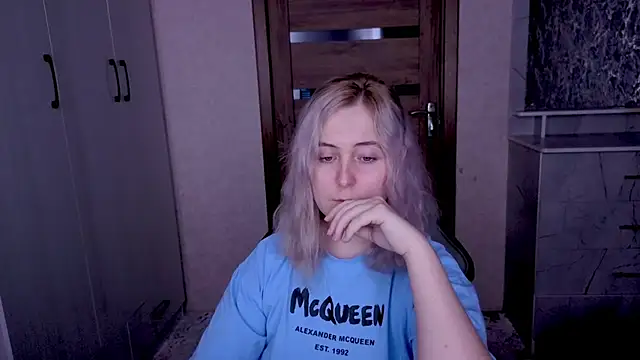 Kristy-Max online show from March 21, 8:56 pm