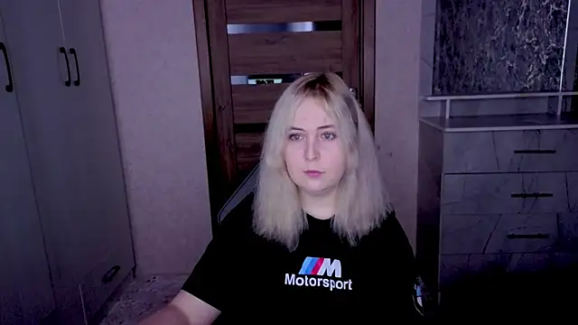 Kristy-Max online show from April 5, 8:39 pm