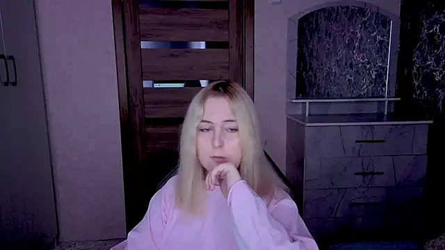 Kristy-Max online show from April 21, 7:28 pm