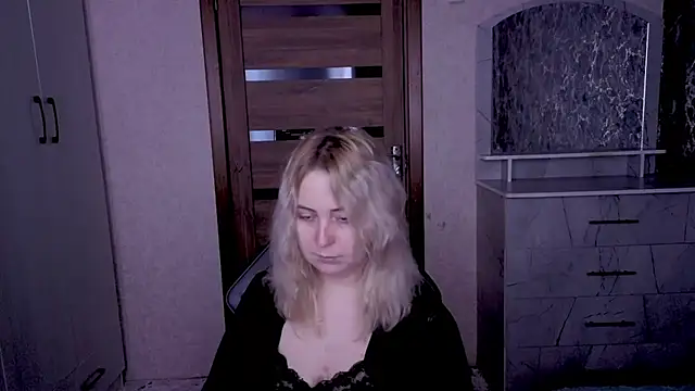 Snapshot of Kristy-Max chatting on April 27, 9:57 pm Kristy-Max online show from April 27, 9:57 pm