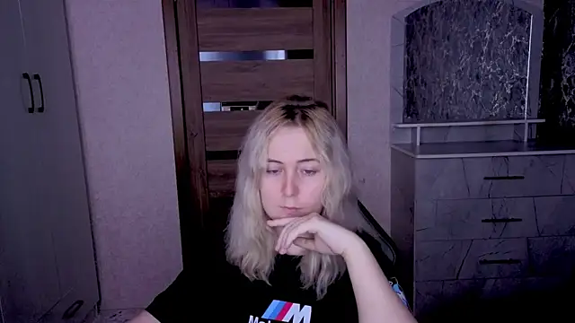 Snapshot of Kristy-Max chatting on April 28, 9:31 pm Kristy-Max online show from April 28, 9:31 pm