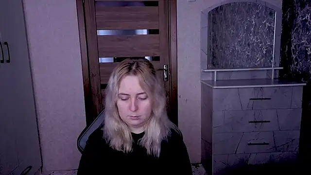 Snapshot of Kristy-Max chatting on April 29, 8:48 pm Kristy-Max online show from April 29, 8:48 pm