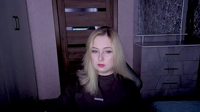 Snapshot of Kristy-Max chatting on May 17, 9:22 pm Kristy-Max online show from May 17, 9:22 pm