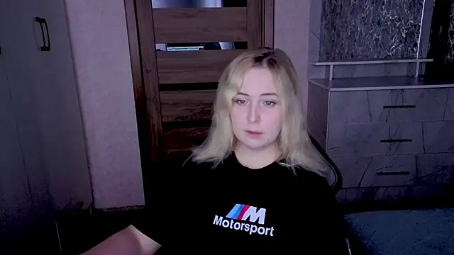 Snapshot of Kristy-Max chatting on May 20, 8:15 pm Kristy-Max online show from May 20, 8:15 pm