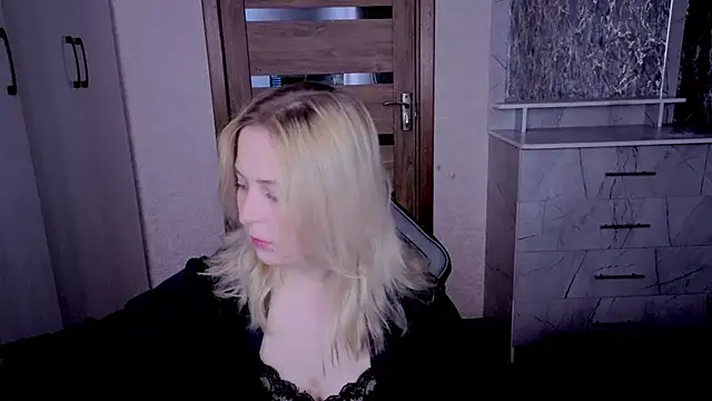 Snapshot of Kristy-Max chatting on May 23, 9:19 pm Kristy-Max online show from May 23, 9:19 pm