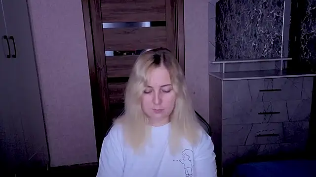 Snapshot of Kristy-Max chatting on May 30, 7:11 pm Kristy-Max online show from May 30, 7:11 pm