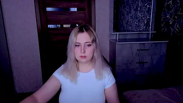 Snapshot of Kristy-Max chatting on June 5, 7:19 pm Kristy-Max online show from June 5, 7:19 pm