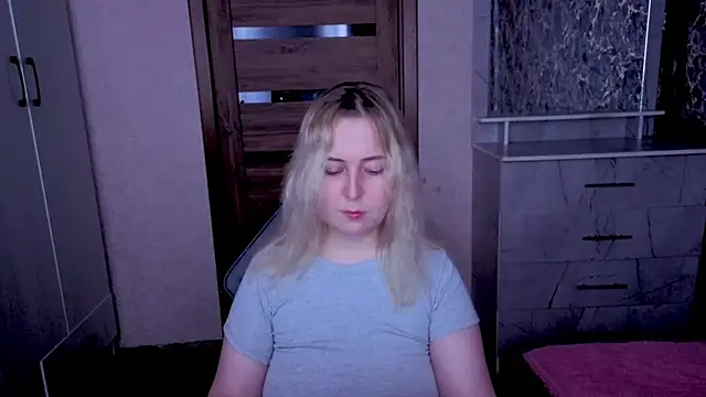 Snapshot of Kristy-Max chatting on June 9, 8:31 pm Kristy-Max online show from June 9, 8:31 pm