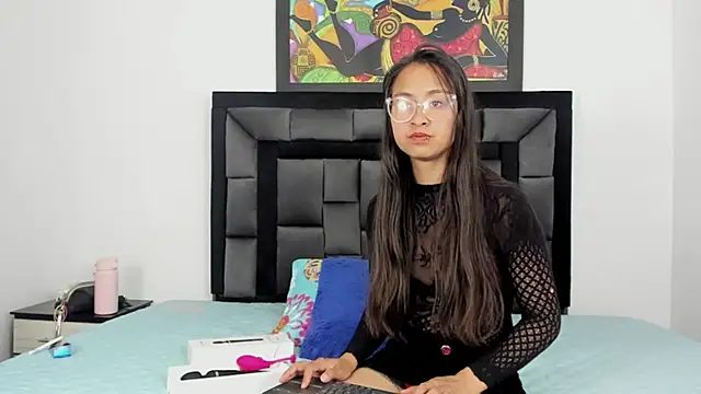 Snapshot of tatiana_valencia chatting on December 23, 1:45 pm tatiana valencia online show from December 23, 1:45 pm