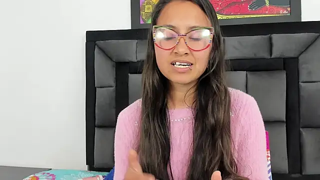 Snapshot of tatiana_valencia chatting on December 28, 3:15 pm tatiana valencia online show from December 28, 3:15 pm