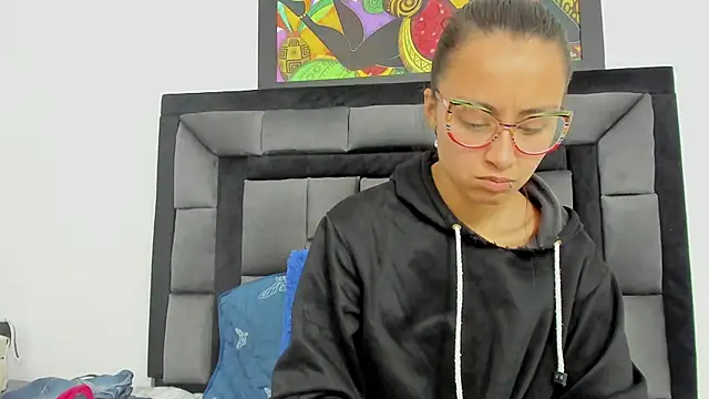 Snapshot of tatiana_valencia chatting on January 8, 3:17 pm tatiana valencia online show from January 8, 3:17 pm