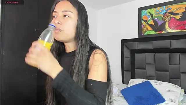 Snapshot of tatiana_valencia chatting on February 23, 12:48 pm tatiana valencia online show from February 23, 12:48 pm