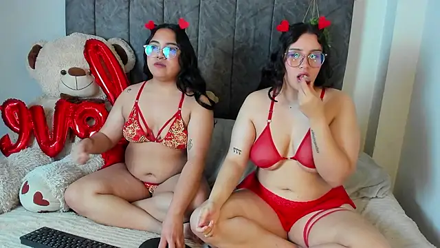 maddie-and-chelsea- online show from February 14, 10:06 pm