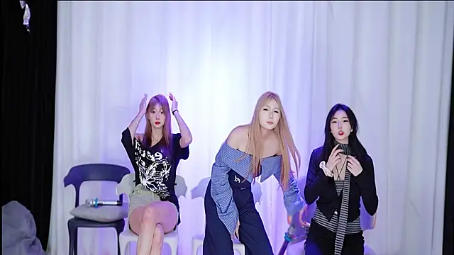 Snapshot of love_18_ chatting on October 11, 8:29 pm love 18 online show from October 11, 8:29 pm