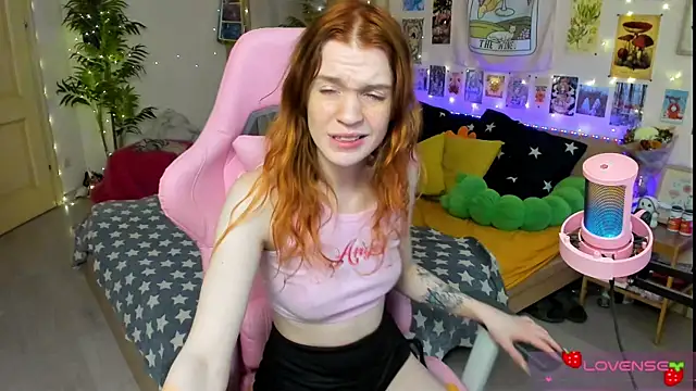 Sunny Elly online show from April 7, 6:25 am