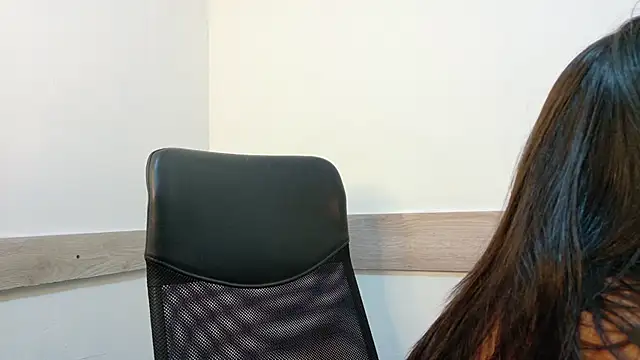 Snapshot of Alexa_Miss chatting on January 18, 12:13 am Alexa Miss online show from January 18, 12:13 am