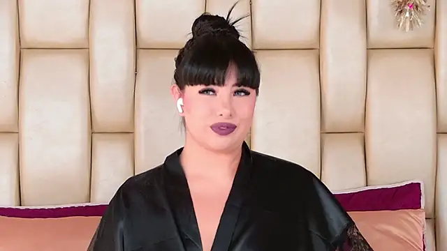 Alexa Miss online show from December 13, 8:25 pm