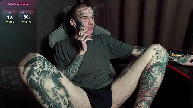 Snapshot of lonelycrystal chatting on October 28, 9:17 pm lonelycrystal online show from October 28, 9:17 pm