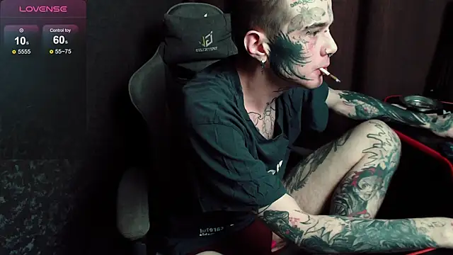 Snapshot of lonelycrystal chatting on October 29, 5:47 pm lonelycrystal online show from October 29, 5:47 pm