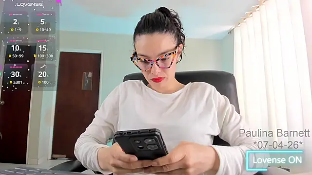 paulinabarnett- online show from April 7, 3:01 pm