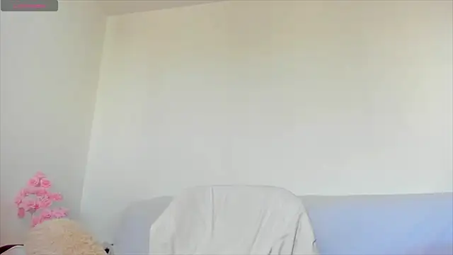 Snapshot of hornyemma__ chatting on April 23, 8:35 am hornyemma online show from April 23, 8:35 am