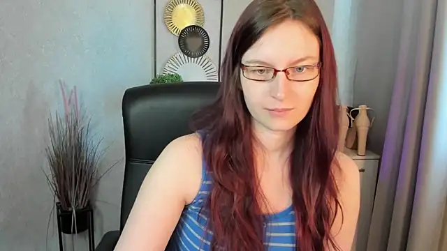 Snapshot of emmaxDelight chatting on June 10, 5:28 am emmaxDelight online show from June 10, 5:28 am