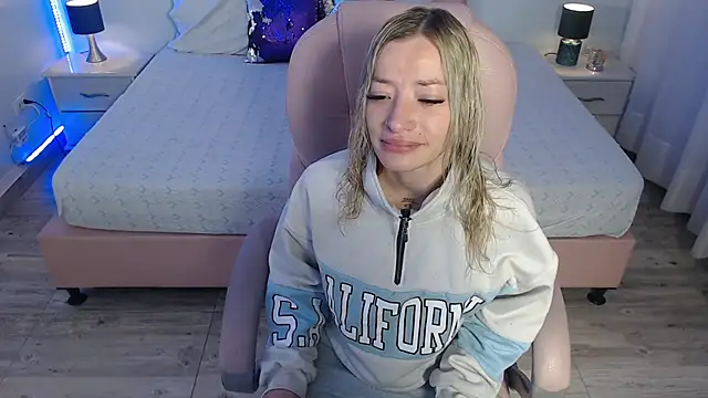 zoe jones13 online show from February 24, 3:37 am